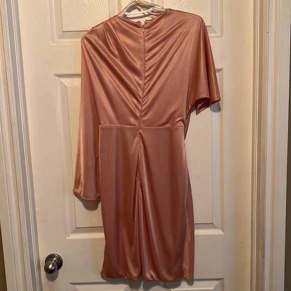 Never worn!! Rap style short satin dress, peach - Picture 2 of 2